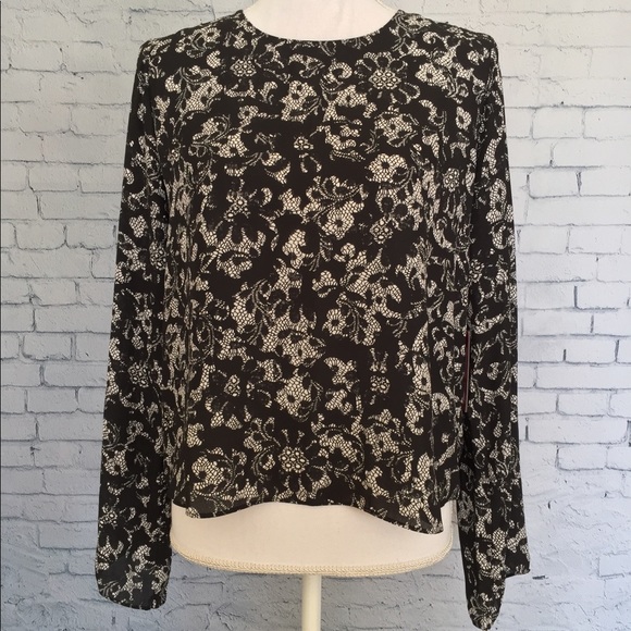 Vince Camuto Printed Bell Sleeve Blouse Size Small - Picture 1 of 8